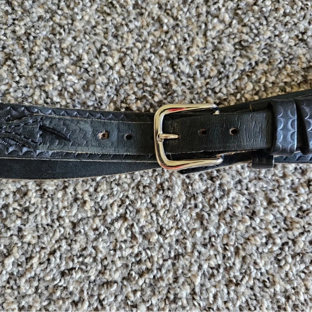 Boston leather Black Textured Leather Belt with Silver-Tone Buckle